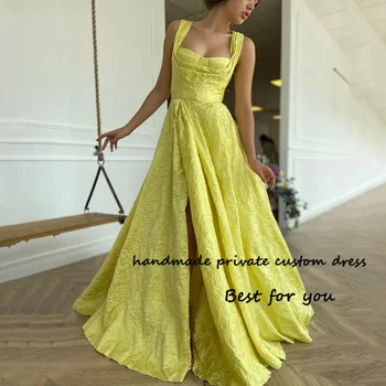 Светло-желтые складки, Атласные платья для выпускного вечера без бретелек, Трапециевидное платье с высоким разрезом, Длинные вечерние платья